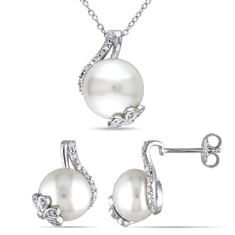 Miadora Sterling Silver Cultured Freshwater Pearl and 1/5ct TDW Diamond Flower Neckalce and Earrings Set (G-H, I2-I3)(10-12.5mm)