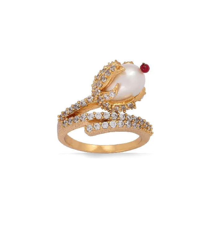 Stunnig Pearl Ring