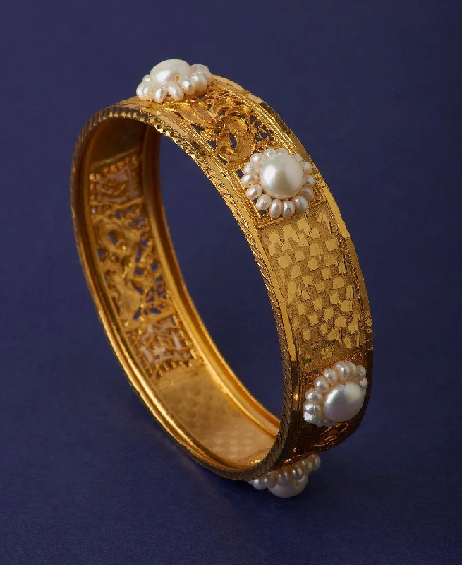 Trendy Pearl Studded Metallic Pearl Bangle