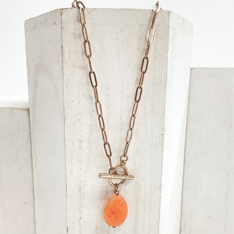 Clean Mind Gold Paperclip Chain with Teardrop Stone Pendant in Coral