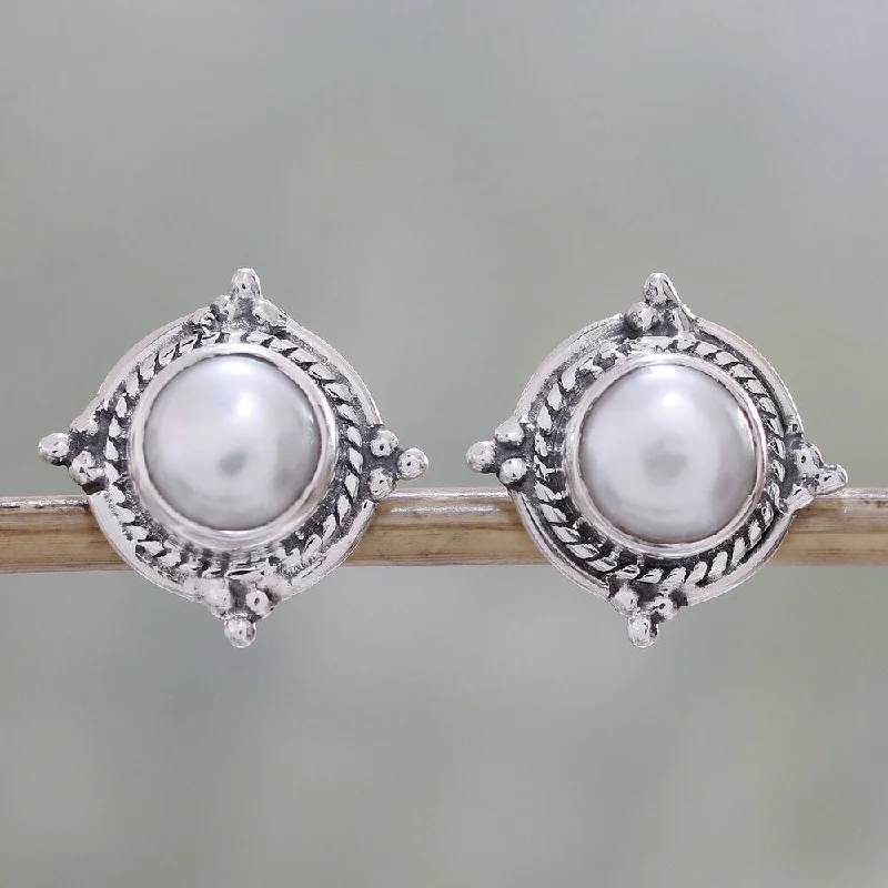 Handmade Sterling Silver 'Morning Crowns' Cultured Pearl Earrings (10 mm) (India) - 0.7*0.7