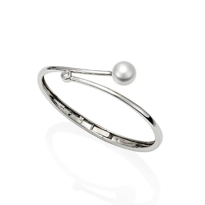 The Flow - Australian South Sea Pearl & Single Diamond Bangle